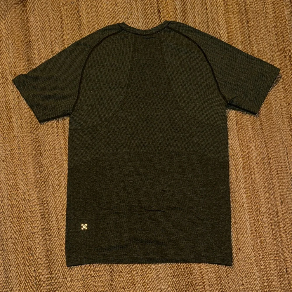 lululemon athletica Dark Green Short Sleeve Tee - Picture 3 of 4